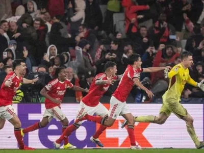 Cú đánh đầu gây sốc của thủ môn Ukraine, Benfica lách khe cửa hẹp vào play-off Champions League