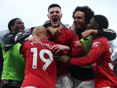 Carrick Thắp Lửa Fergie Time, MU Ghi Bàn Phút 90+4 Khiến Fan ‘Điên Đảo’