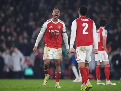 John Terry ‘nóng mắt’ chỉ trích Arsenal ăn mừng quá khích, CĐV Chelsea phản pháo gây sốc