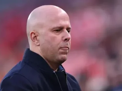 Slot phản pháo Rooney: ‘So sánh tôi với Klopp là không công bằng!’