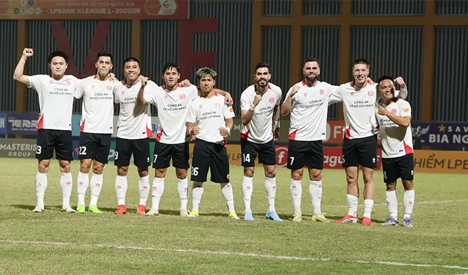 Việt kiều Khoa Ngô có màn trình diễn ấn tượng trong ngày ra mắt V.League - Ảnh: Đức Cường 