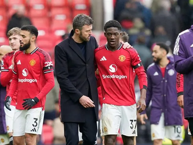 Kobbie Mainoo choi noi bat truoc Tottenham.