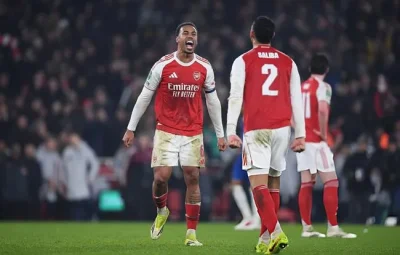 John Terry 'nóng mắt' chỉ trích Arsenal ăn mừng quá khích, CĐV Chelsea phản pháo gây sốc 1