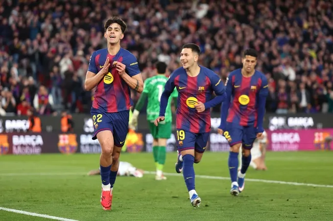 Marc Bernal ăn mừng sau khi ấn định chiến thắng 3-0 cho Barca trước Mallorca