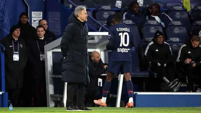 Nổ ra mâu thuẫn nội bộ PSG: Luis Enrique ‘nổi điên’ đáp trả thẳng thừng phát ngôn của Dembele